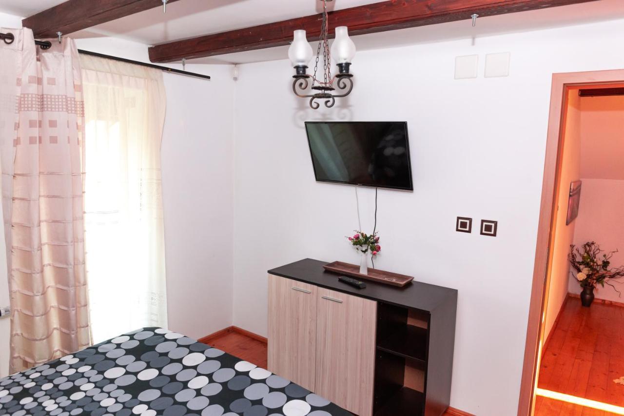 ホテル Casa Ursului Bujoreni エクステリア 写真