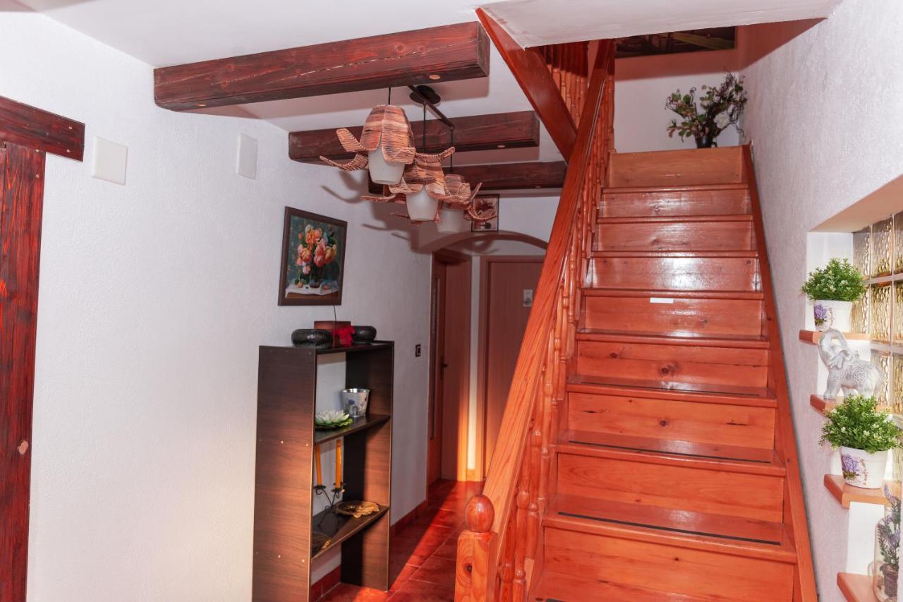 ホテル Casa Ursului Bujoreni エクステリア 写真